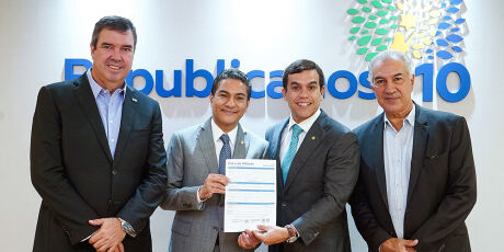 Beto Pereira se filia ao Republicanos apadrinhado por Riedel, Azambuja e Pereira