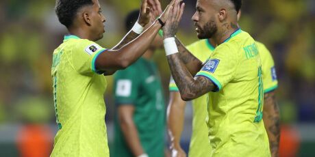 Neymar lamenta les&atilde;o de Rodrygo e se declara ao jogador: 'Meu herdeiro'