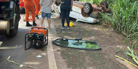 Idosa morre e crian&ccedil;a fica presa &agrave;s ferragens ap&oacute;s motorista tentar desviar de buraco em MS