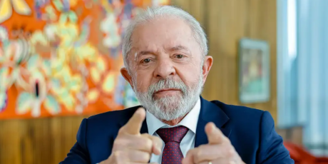 "N&atilde;o podemos nos conformar com homens matando mulheres", diz Lula