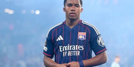 Endrick 'vira' defensor com expuls&atilde;o cedo e v&ecirc; Lyon cair nas oitavas da Liga Europa para Celta