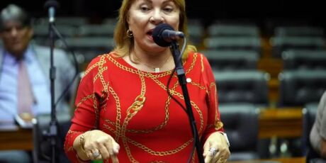 Quem &eacute; Gorete Pereira, deputada que usar&aacute; tornozeleira ap&oacute;s opera&ccedil;&atilde;o sobre fraudes no INSS