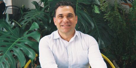 Procurador do Estado Carlo Fabrizio lan&ccedil;a o livro de poemas "Como se Voassem os Peixes"