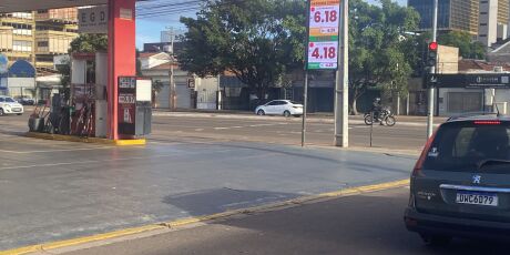 Desde o come&ccedil;o da guerra, gasolina j&aacute; subiu 30 centavos em Campo Grande