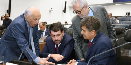 Deputados e vereadores unem for&ccedil;as pela sobreviv&ecirc;ncia do PSDB no Estado