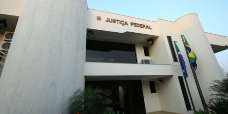 Mulher que comprou pneu no Paraguai para revender em borracharia &eacute; condenada