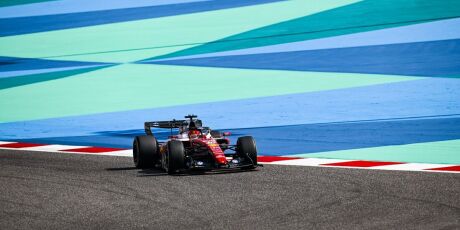 Ferrari usar&aacute; asa traseira rotativa em treino do GP da China para reduzir vantagem da Mercedes