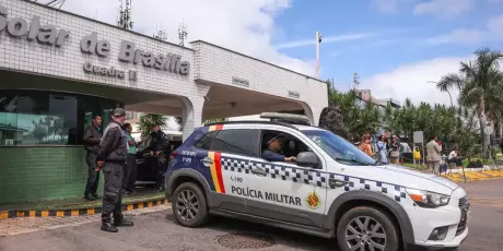 Jair Bolsonaro tem alta hospitalar; ex-presidente j&aacute; est&aacute; em casa