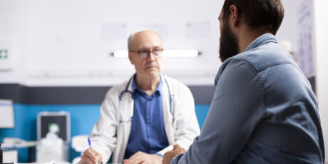 Saiba quando fazer reposi&ccedil;&atilde;o hormonal se tiver hipogonadismo tardio