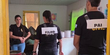 Pol&iacute;cia apura feminic&iacute;dio que prendeu pai e filho em Coxim e encontra arma do crime 