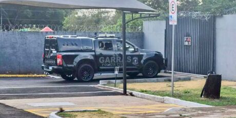 Homem &eacute; preso com pasta base durante 'disk-entrega'