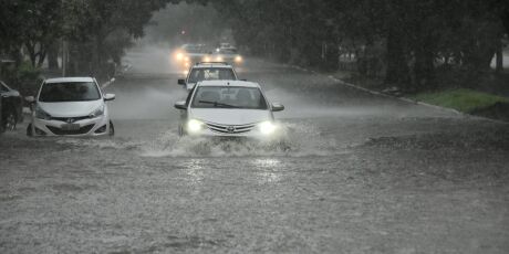 Em duas horas, j&aacute; choveu mais de 40 mm em Campo Grande e, mais uma vez, bairros alagam