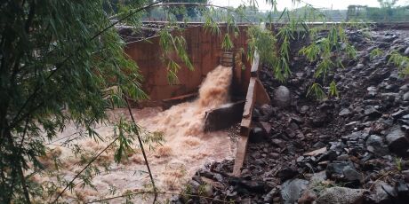 Vertedouro de R$4 milh&otilde;es n&atilde;o d&aacute; conta e Lago do Amor volta a transbordar
