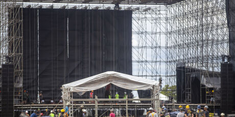 Para receber show hist&oacute;rico do Guns N' Roses, estrutura enorme foi montada no aut&oacute;dromo