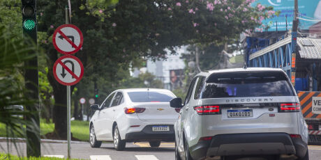 Convers&atilde;o proibida &agrave; esquerda na Avenida Afonso Pena gera multa a partir de segunda-feira