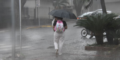 Abril de 2026 j&aacute; &eacute; o mais chuvoso da &uacute;ltima d&eacute;cada em Campo Grande