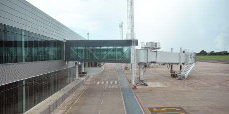 Novas pontes de embarque devem estrear nesta quarta no aeroporto da Capital