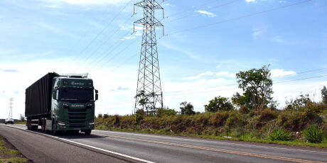 Sem restri&ccedil;&atilde;o de tr&aacute;fego, carreta bitrem est&aacute; liberada em rodovias neste feriad&atilde;o