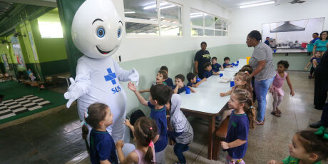 Governo federal lan&ccedil;a semana de vacina&ccedil;&atilde;o em mais de 100 mil escolas