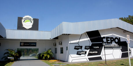 Morador de rua morre atropelado por carreta na BR-262