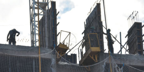 Constru&ccedil;&atilde;o civil puxa empregos e MS abre 156 vagas por dia em 2026