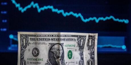 D&oacute;lar cai a R$ 5,06, ao menor n&iacute;vel em 2 anos; e bolsa atinge n&iacute;vel recorde