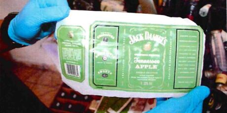 Pol&iacute;cia fecha "usina" clandestina de falsifica&ccedil;&atilde;o de bebida alco&oacute;lica em Campo Grande