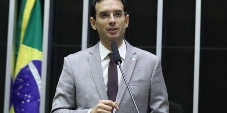 Escala 6x1: Posso apresentar o relat&oacute;rio entre 20 e 22 de maio, diz Leo Prates
