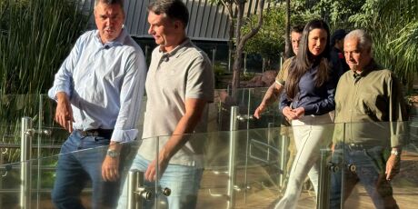 Riedel e Azambuja apresentam Bioparque Pantanal para Fl&aacute;vio Bolsonaro