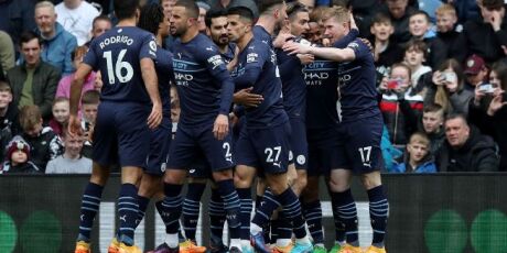 City desperdi&ccedil;a v&aacute;rias chances, mas bate e rebaixa o Burnley e assume topo da Premier League