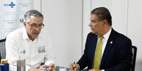 Em Bras&iacute;lia, Nelsinho busca refor&ccedil;o urgente para Dourados em meio &agrave; crise da chikungunya