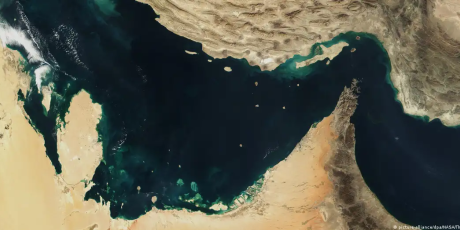 Ir&atilde; aprova passagem de navios de ajuda humanit&aacute;ria no Estreito de Ormuz
