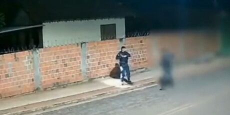 PM atira pelas costas de suspeito de triplo homic&iacute;dio e c&acirc;mera flagra execu&ccedil;&atilde;o