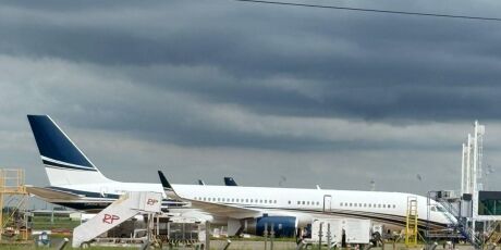 Guns N' Roses fica mais um dia em Campo Grande e vai embora de "jat&atilde;o" luxuoso