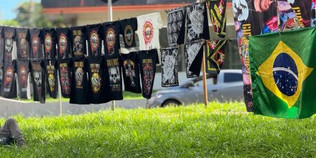 Camiseta vira preju&iacute;zo: f&atilde; perde R$ 34 mil ao comprar com ambulante em show do Guns