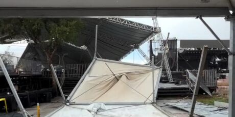 Chuva com vendaval derruba parte da estrutura na Expogrande; Veja v&iacute;deos