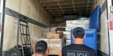 Caminh&atilde;o &eacute; apreendido com 1,5 mil kg de carne impr&oacute;pria que iria para merenda escolar