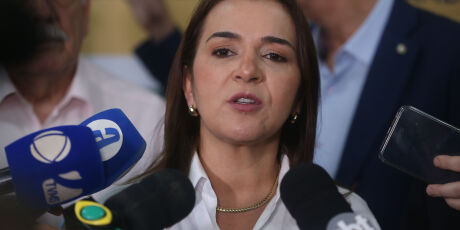 Reajuste de 4,39% ser&aacute; pago em duas parcelas a 9 mil servidores, diz Adriane