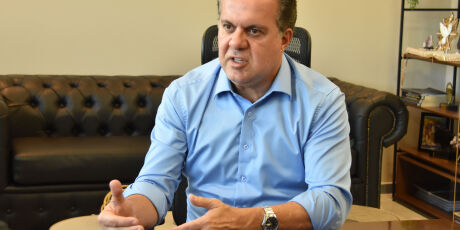 "Est&aacute;vamos debatendo o aumento da taxa do c&ocirc;njuge h&aacute; tr&ecirc;s anos"