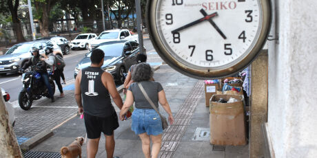 Com&eacute;rcio teme demiss&otilde;es e alta de pre&ccedil;os com o fim da escala 6x1