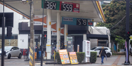 Desde o in&iacute;cio da guerra no Ir&atilde;, pre&ccedil;o da gasolina subiu mais de R$ 0,50 em Campo Grande