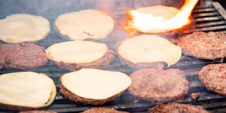 Festival do Hamb&uacute;rguer come&ccedil;a nesta sexta (29) com shows e 50 op&ccedil;&otilde;es de lanches