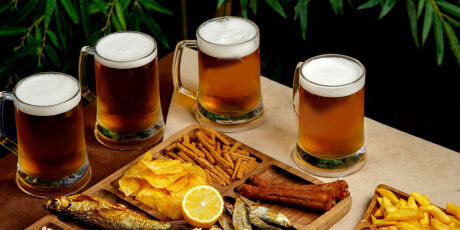Veja como harmonizar petiscos com cervejas e se preparar para a Copa