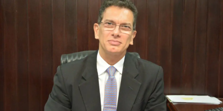 Ladr&otilde;es arrombam e furtam casa de presidente do TRE-MS