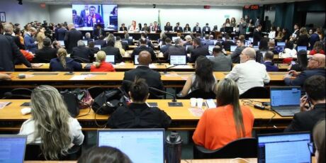 Comiss&atilde;o da C&acirc;mara aprova PEC do fim da 6x1 que reduz jornada para 40 horas