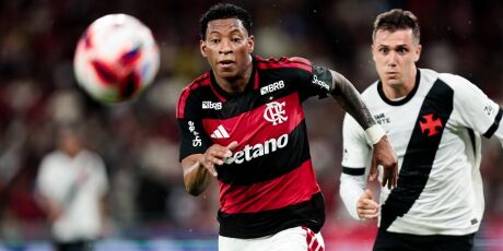 Vasco marca no &uacute;ltimo lance e arranca empate no cl&aacute;ssico com o Flamengo
