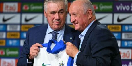 Felip&atilde;o visita sele&ccedil;&atilde;o na Granja Comary a convite de Ancelotti e conversa com elenco