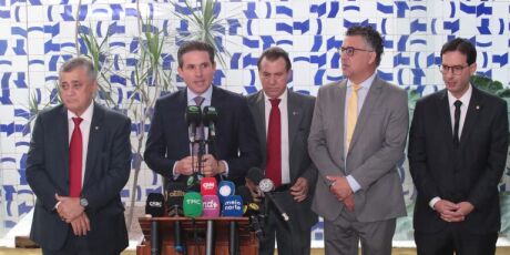 Escala 6X1: Hugo Motta anuncia transi&ccedil;&atilde;o de um ano para a jornada de 40h