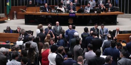 C&acirc;mara aprova fim da escala 6x1, todos deputados de MS votam a favor