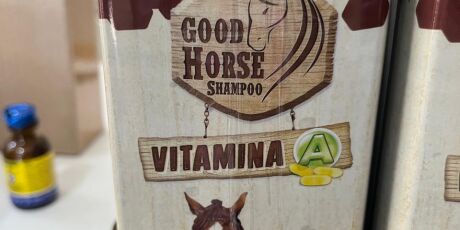 Veterin&aacute;ria influenciadora &eacute; presa por vender shampoo de cavalo como produto humano